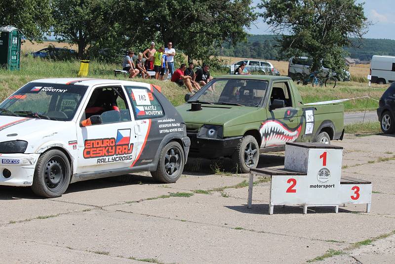 Poprvé od roku 2017 se Babákovi rozhodli uspořádat Rally v Nemyčevsi. Zúčastnit se mohl každý s autem a platným řidičákem.