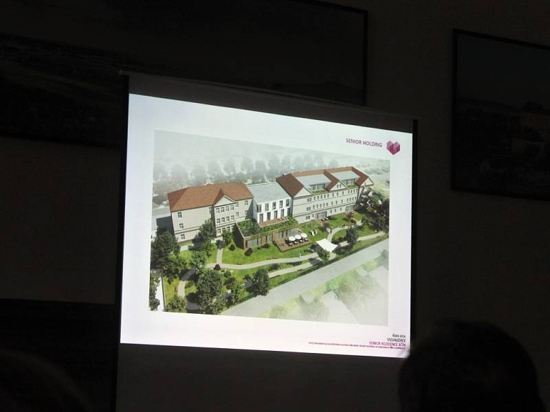 Firma Senior Holding hodlá vybudovat v areálu po kasárnách v Jičíně zařízení pro seniory.