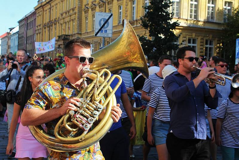 Průvod masek odstartovat 30. ročník festivalu Jičín - město pohádky.