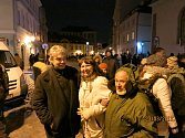 Miroslav Vobořil (vlevo) s režisérkou projektu Betlémská odysea Zdeňkou Čechovou, vpravo výtvarník Luboš Zvičina Dvořák.