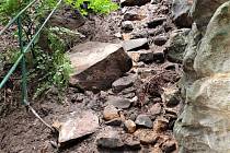 Silný déšť v červnu uvolnil asi tři tuny kamene.