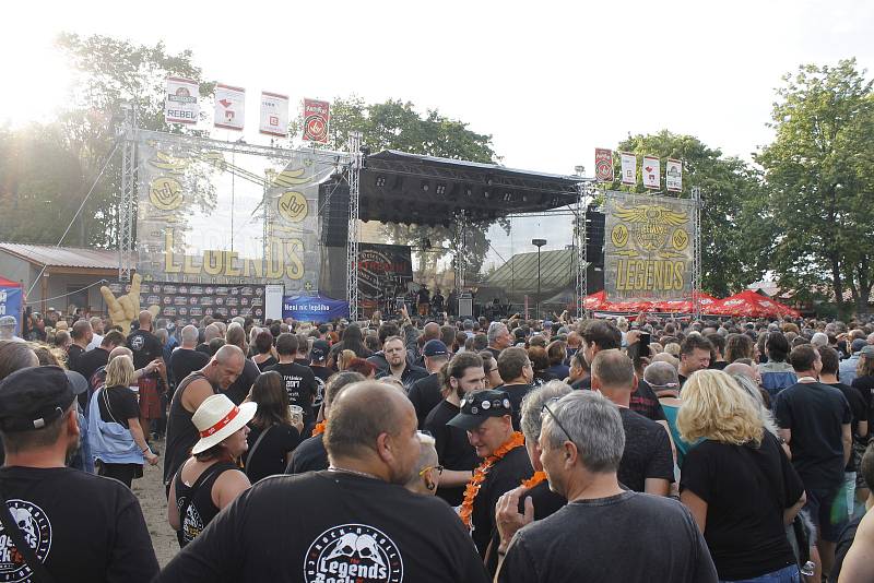 Hořický festival The Legends Rockfest přilákal do kempu Pod Věží přes čtyři tisíce účastníků.