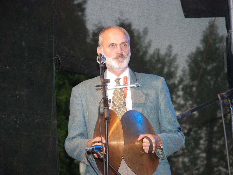 Vystoupení Banjo Bandu Ivana Mládka v Lomnici.