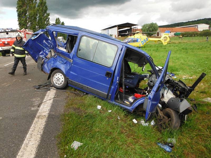 Střet kamionu s dodávkou u Podhorního Újezdu.