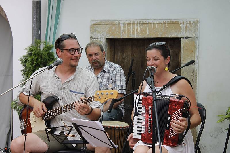 Triangl folk fest zahájil letošní ročník Železnického hudebního léta.