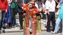 Indonéský folklor v podání členů skupiny Cakrawala.