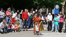 Indonéský folklor v podání členů skupiny Cakrawala.