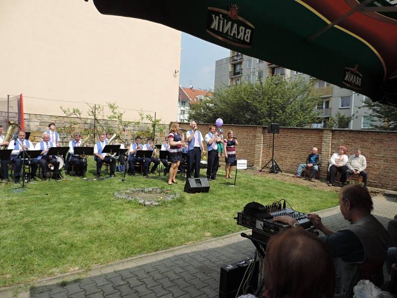 Prvomájový koncert Táboranky u restaurace Veselka.