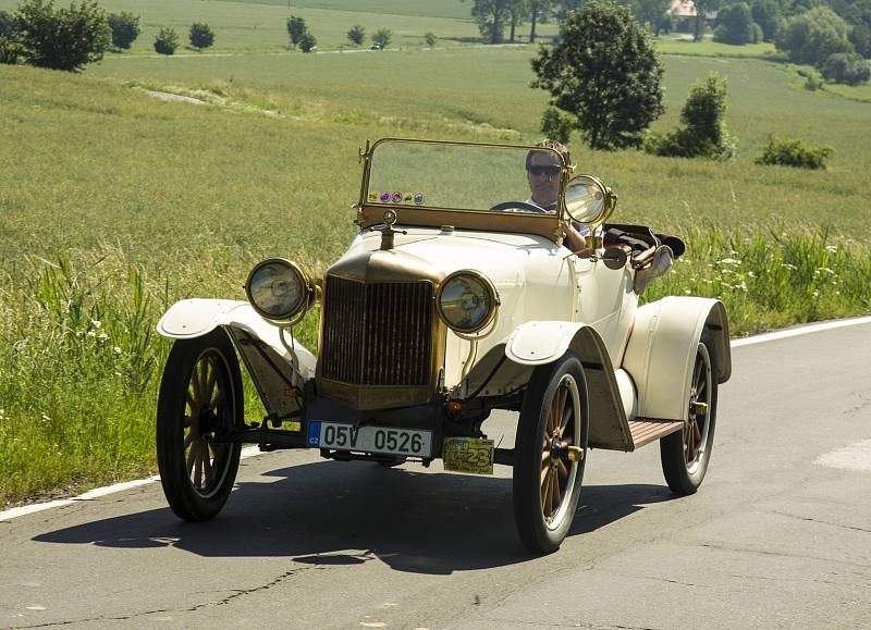 V Jičíně se o víkendu uskutečnila tradiční akce Loukotě a řemeny pro majitele strojů vyrobených do roku 1918.