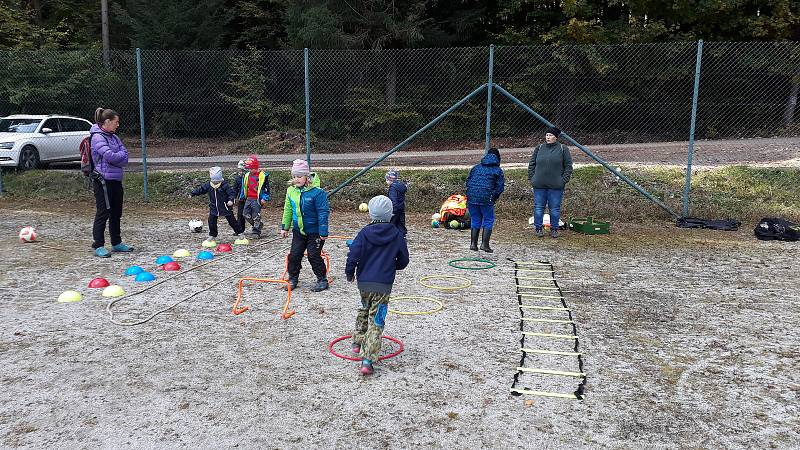 Zajímavý program pro celé rodiny s lesní tematikou se konal v sobotu na hájence u Velkého pařezitého rybníka pod Javořicí.