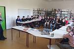 Přednáška na jihlavské základce. Čeští teenageři mají zájem o studium