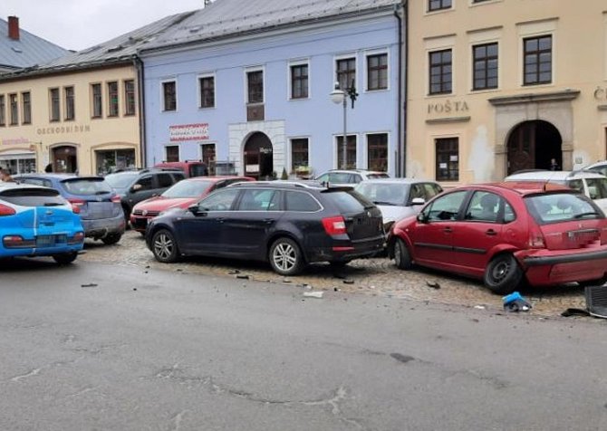 Nehoda na Husově náměstí v Polné. Foto: poskytla PČR