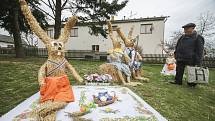 Slámové postavičky a zvířata patří v Cejli na Jihlavsku ke každoroční tradici.