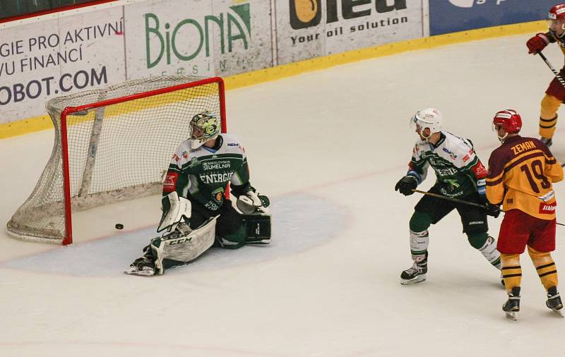 Utkání 11. kola baráže o hokejovou extraligu mezi HC Dukla Jihlava a HC Energie Karlovy Vary, 20. dubna v Jihlavě.