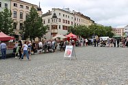 Na jihlavském Masarykově náměstí se každé léto stojí fronty na jahody. Letos tomu není jinak.