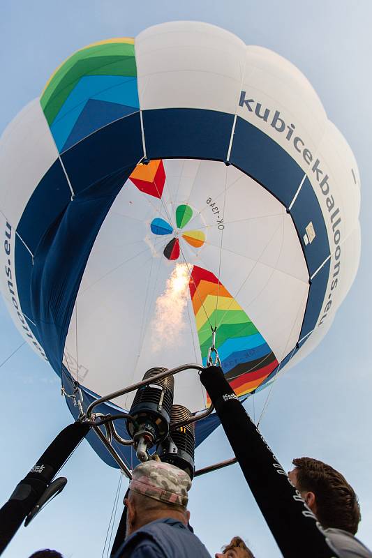 Horkovzdušné balony startovaly 25. srpna z telčského Náměstí Zachariáše z Hradce.