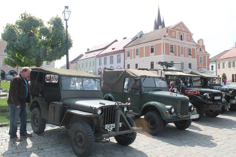 Nejstaršímu vozu na telčském náměstí bylo 107 let.