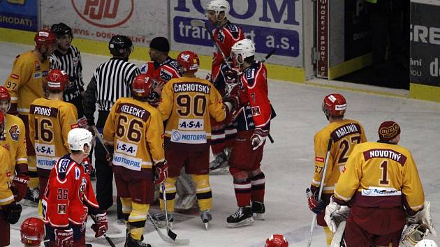 Emoce patří ke každému derby dvojnásob. Havlíčkobrodští Rebelové sice dokázali v Jihlavě vyrovnat v předposlední minutě, ale alespoň o bod přišli po diskutabilním faulu Lukáše Havla.