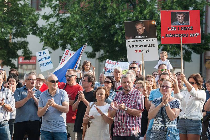 Na Masarykově náměstí v Jihlavě se 5. června sešli lidé na demonstraci proti premiérovi Andreji Babišovi a chystané vládě s podporou komunistů.