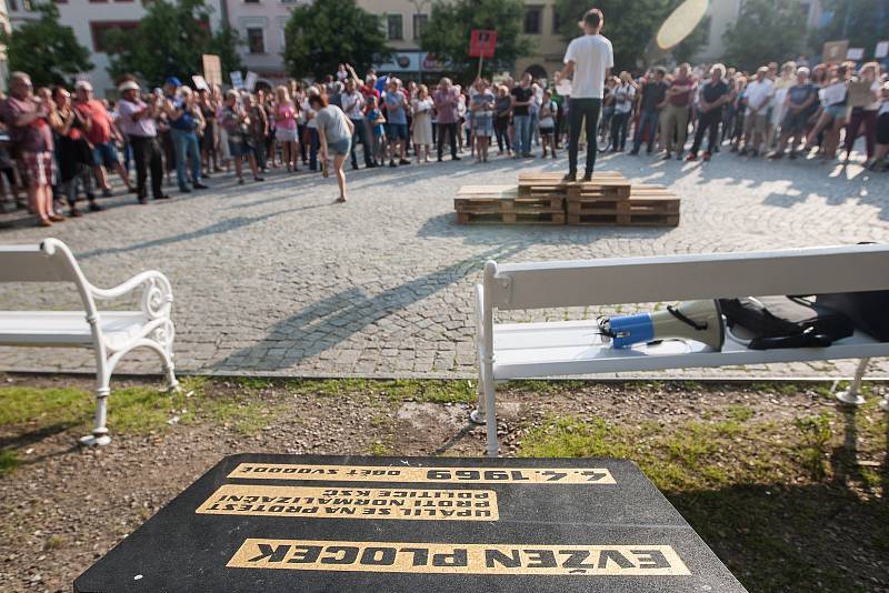 Na Masarykově náměstí v Jihlavě se 5. června sešli lidé na demonstraci proti premiérovi Andreji Babišovi a chystané vládě s podporou komunistů.