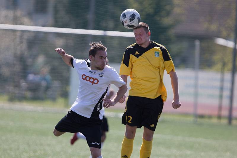 Fotbalové dresy na Vysočině: FC Slovan Havlíčkův Brod a SK Tatran Ždírec nad Doubravou.