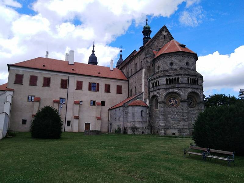 Procházka po Třebíči, která je na seznamu UNESCO. Můžete navštívit židovské město se hřbitovem, baziliku nebo se jít podívat na větrný mlýn.