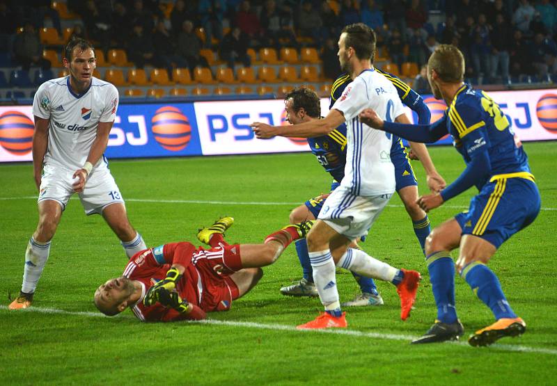 Zápas mezi FC Vysočina a Baníkem Ostrava.