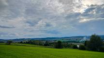 Krásné podzimní dny vybízí k procházkám po okolí. Třeba na Šibeniční vrch nad Třešť.