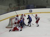 Ve středu startuje předkolo play-off krajské hokejové ligy. V akci budou i celky Telče (v bílém) a Velkého Meziříčí B.