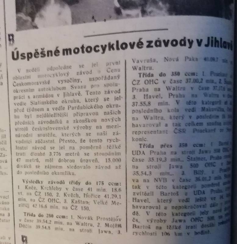 Motocyklový závod v krajské Jihlavě v roce 1954. V něm se představily ty největší hvězdy českého motocyklového sportu.