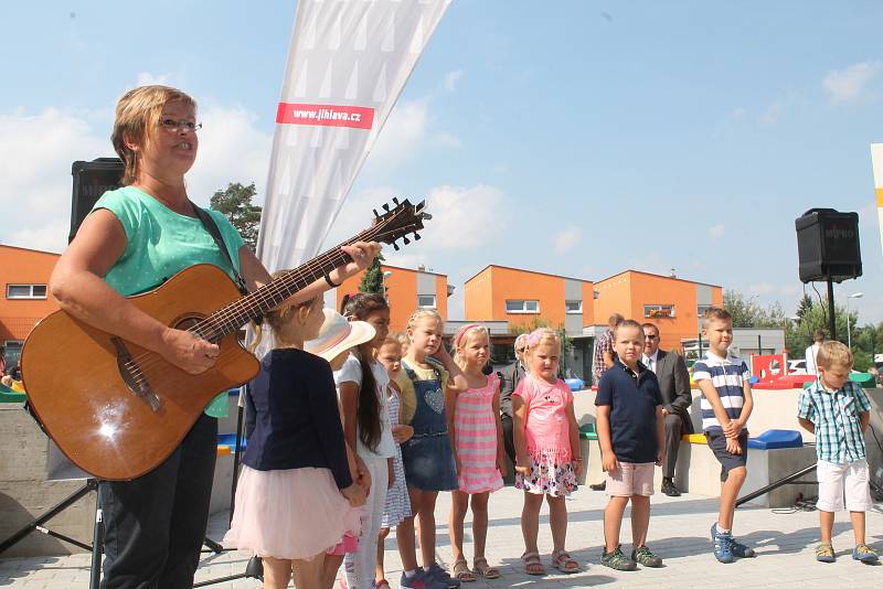 Dětem se v nové školce očividně líbilo.