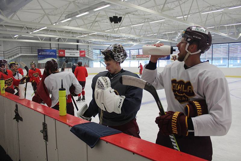 Hokejisté jihlavské Dukly zahájili druhou část letní přípravy prvním tréninkem na ledě.