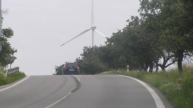 Větrná elektrárna v obci Kámen.