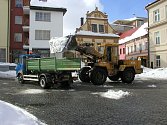 Úklid sněhu ve městech stojí každý rok miliony korun.