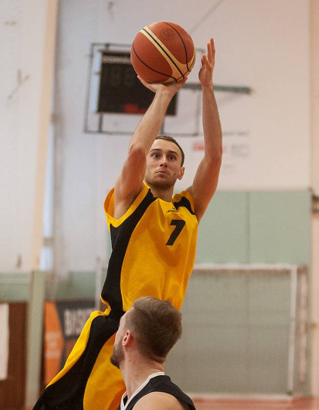 Basketbalové utkání mezi BC Vysočina a Královští sokoli.