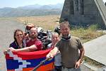 Manželé Sedláčkovi a Tomanovi letos v létě na motorkách procestovali Kavkaz.
