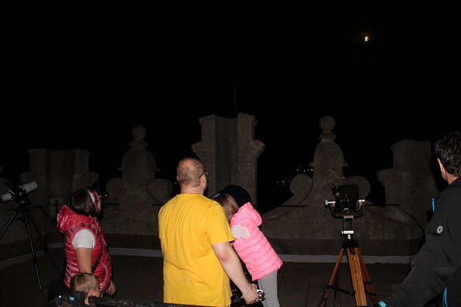 Pozorování zatmění Měsíce v Jihlavě, ilustrační foto.