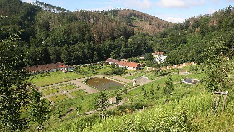 Nedvědice 17.7.2020 - obnova vrchnostenské okrasné zahrady na hradě Pernštejn