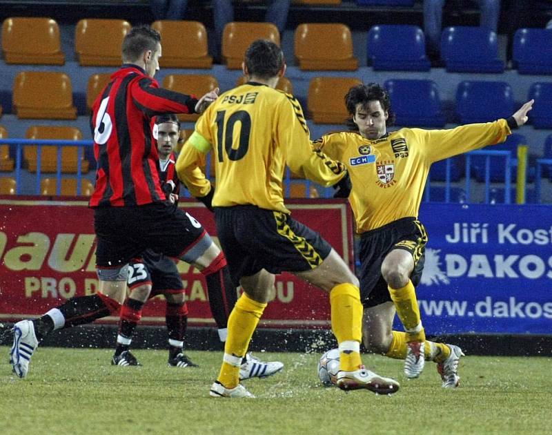 Z fotbalového utkání FC Vysočina - SFC Opava.