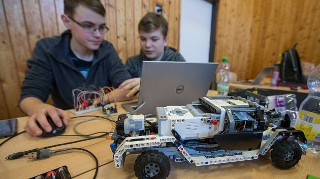 Soutěžní přehlídka LEGO Robot, kterou pro žáky 7. – 9. tříd premiérově vyhlásil Kraj Vysočina s partnery.