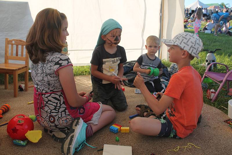 Festival Z kopce v Dolní Cerekvi.