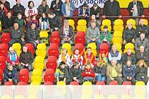 Na první přípravný zápas české reprezentace se Slovenskem dorazilo na Horácký zimní stadion velmi málo diváků. Při druhém utkání si našlo cestu na stadion více lidí.