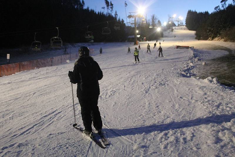 Zájem o lyžování byl v první den sezóny 2019/2020 značný.
