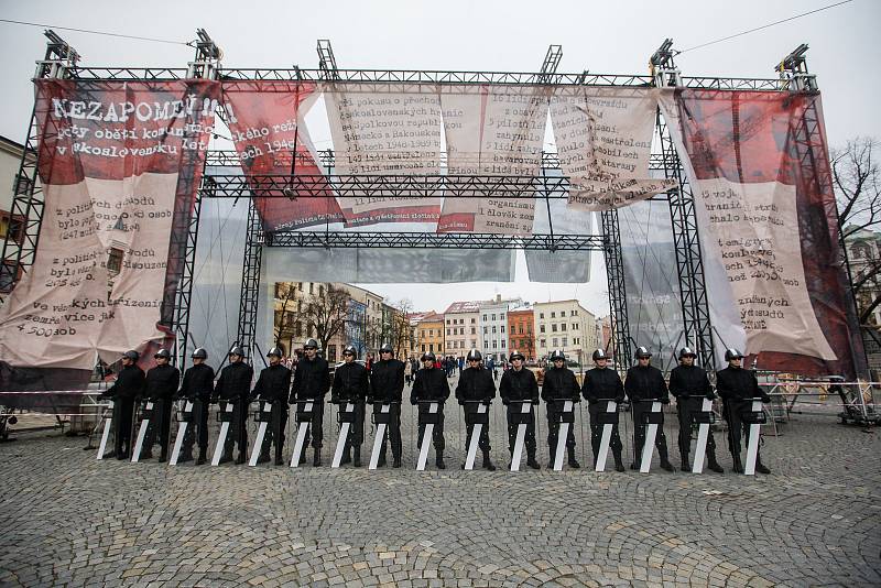 Připomínka třiceti let od sametové revoluce v přilehlých ulicích Masarykova náměstí v Jihlavě.