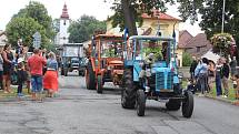 Spanilé jízdy Kamenicí se účastní každý rok více a více traktorů. Při letošním pátém ročníku jich už bylo kolem devadesátky.