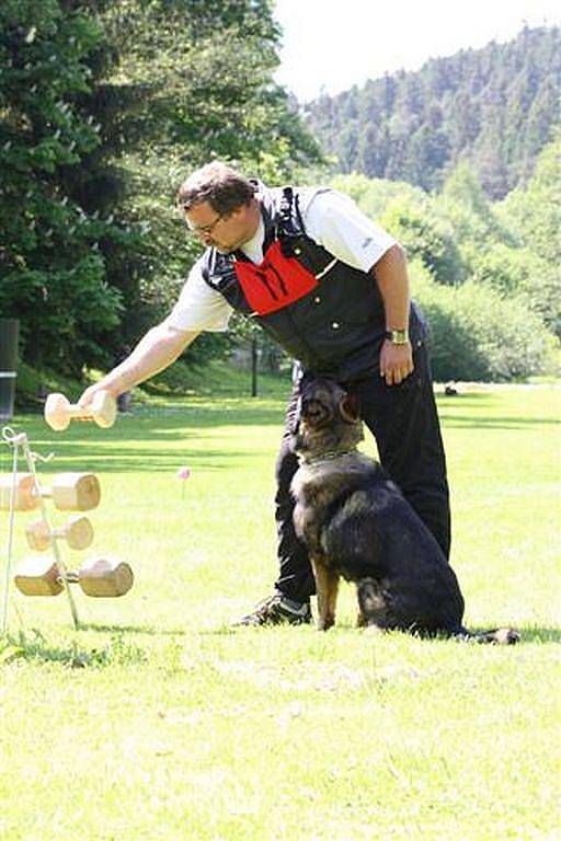 Nominační kynologický závod psů služebních plemen na cvičišti v Jihlavě–Heleníně.
