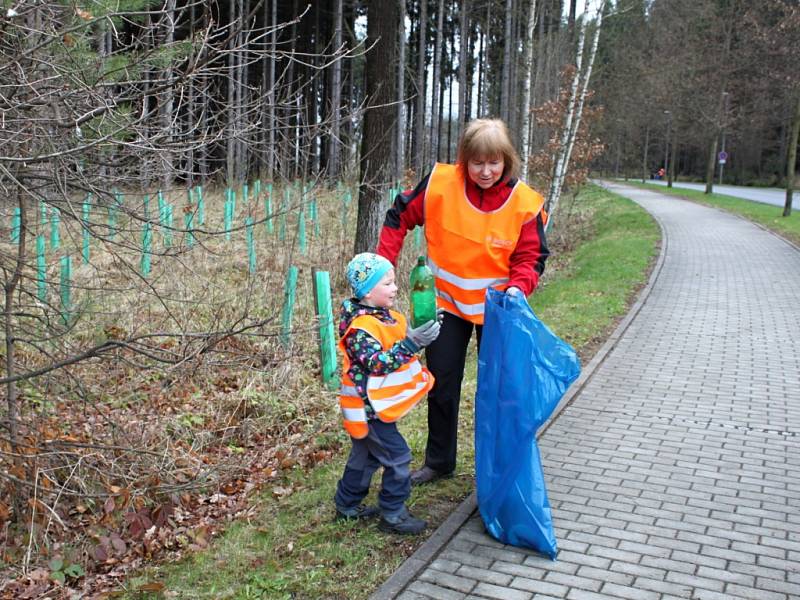 Čistá Vysočina. Do osmého ročníku akce Čistá Vysočina se v roce 2016 zapojilo v celém Kraji Vysočina 22 200 dobrovolníků a bylo nasbíráno přes 104 tun odpadků. 