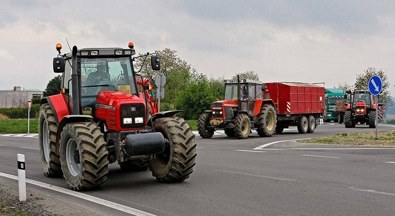 Zemědělci vyjeli s technikou například na hlavní silnici, která spojuje Jihlavu a Velký Beranov.