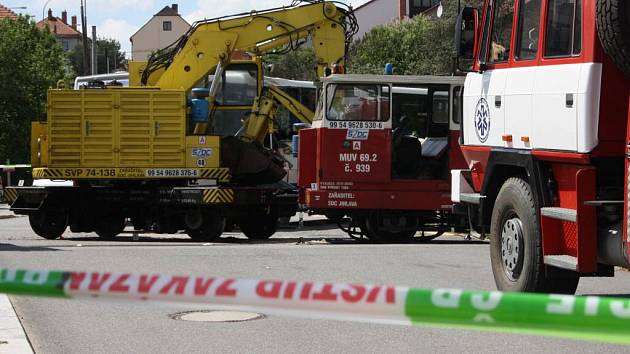 V Třešti se srazil autobus s drezínou.