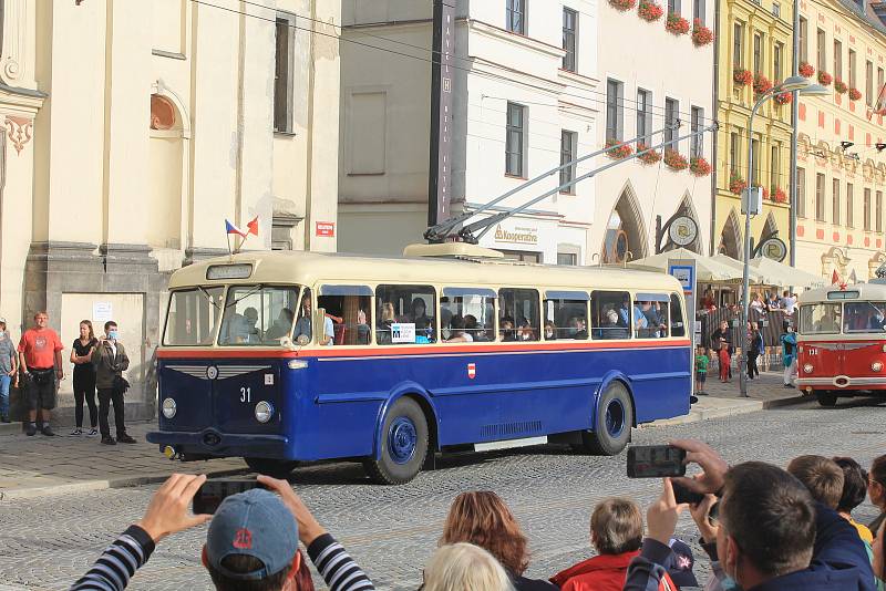 Oslavy 111 let MHD v Jihlavě nabídly ukázku historických i nejnovějších vozů.